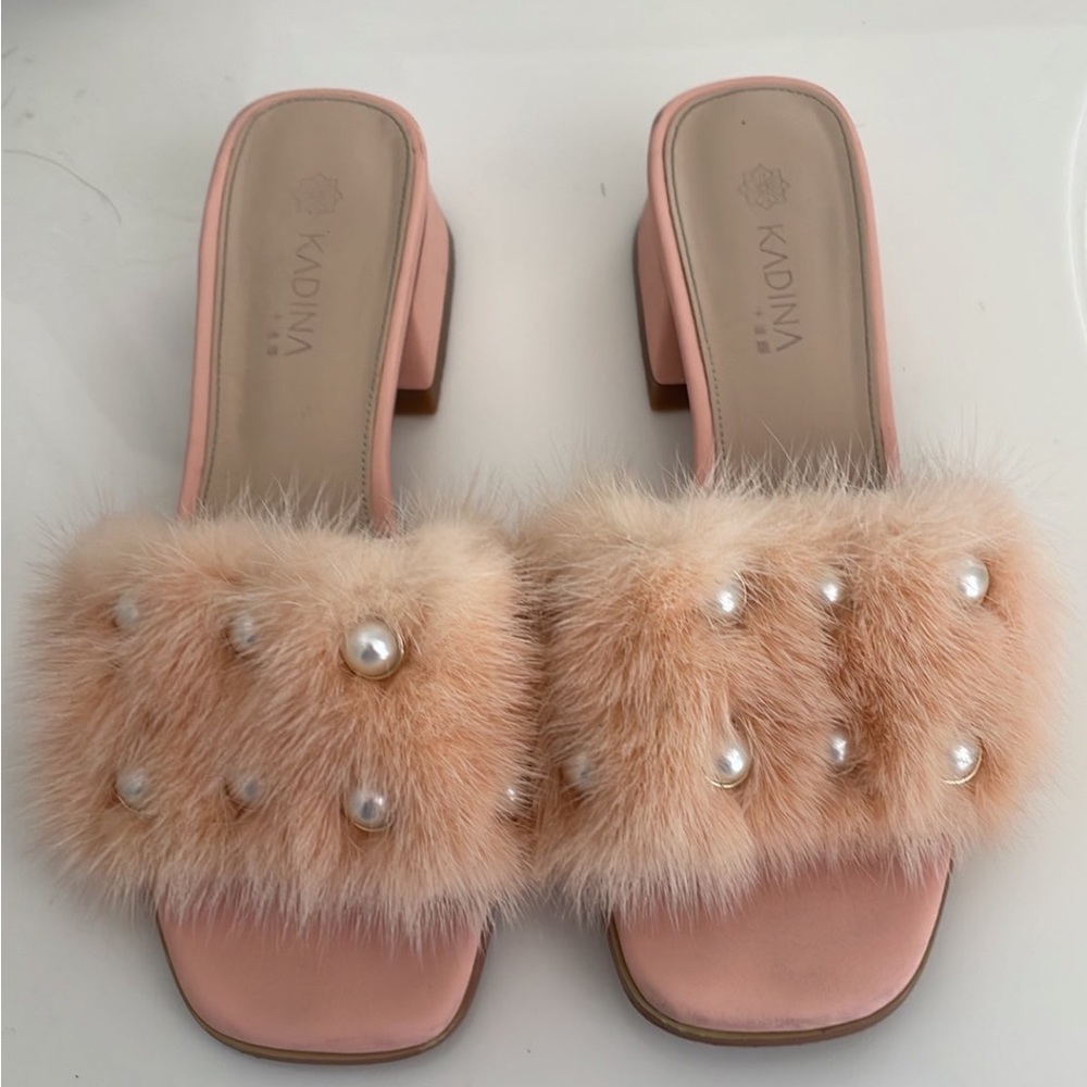 Sandals authentic fur and leather faux pearl size 6
